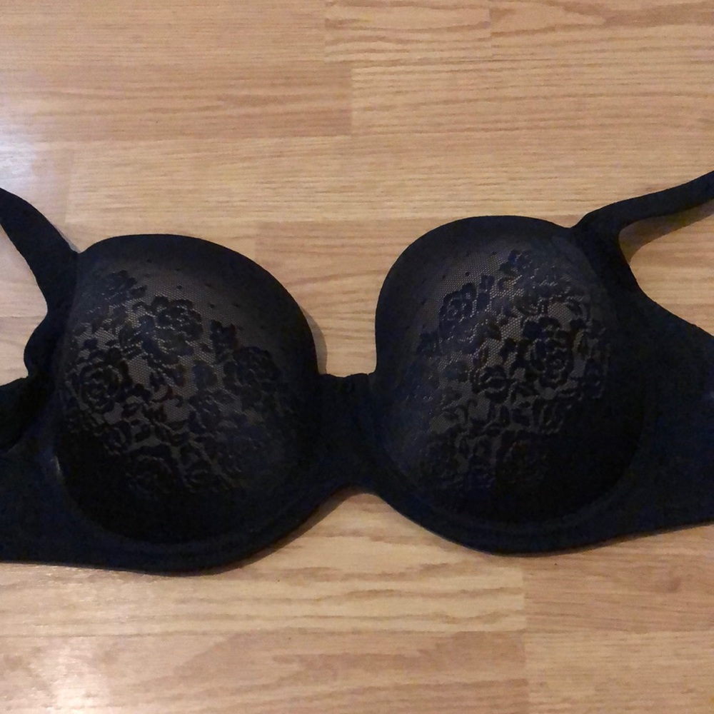 Size 38DDD Soma bra. Washed but never worn